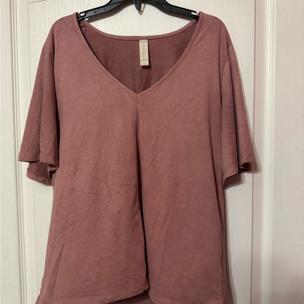 Altar'd State Short Sleeve V-Neck Top in Mauve Pink